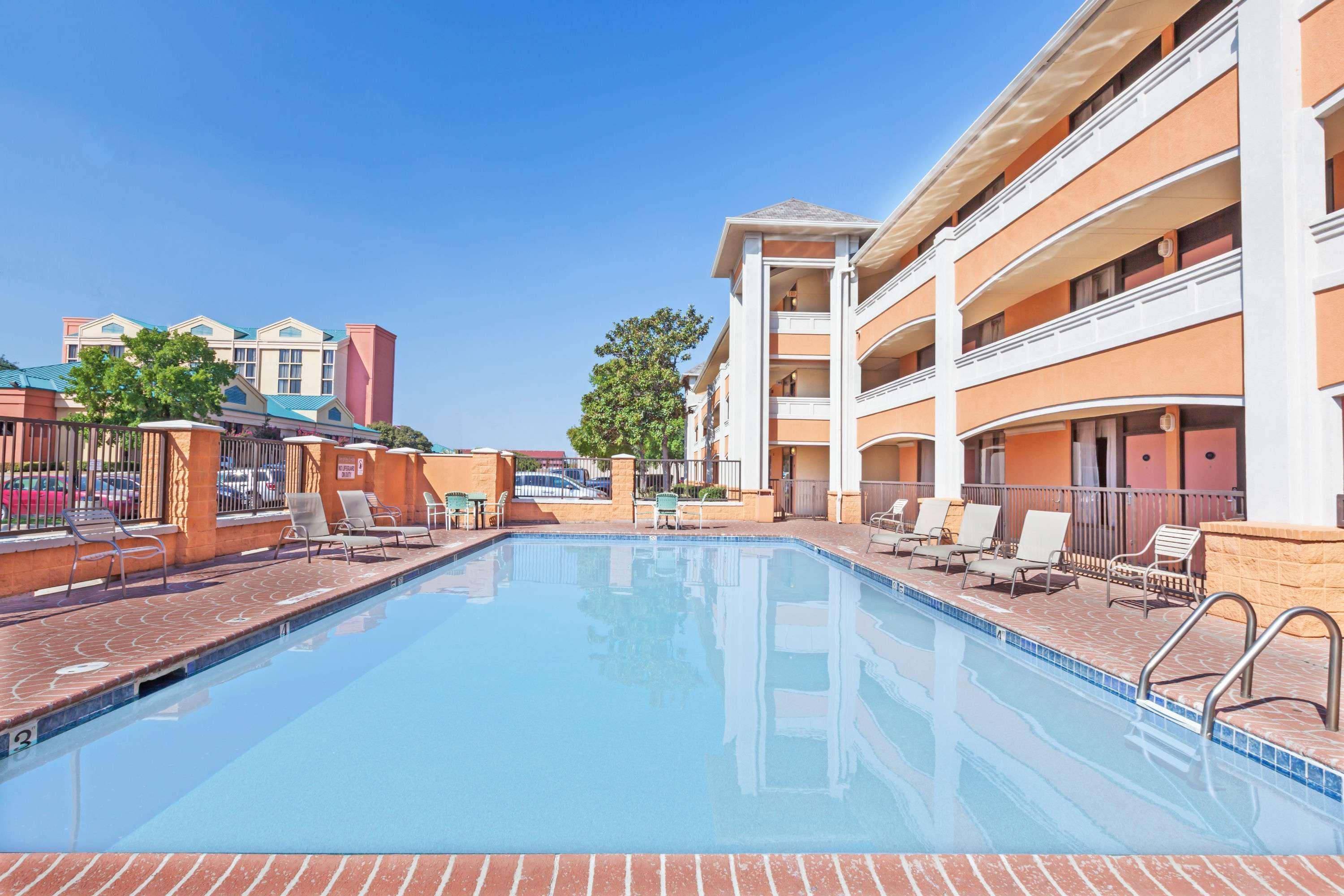 Days Inn By Wyndham Irving Grapevine Dfw Airport North Esterno foto